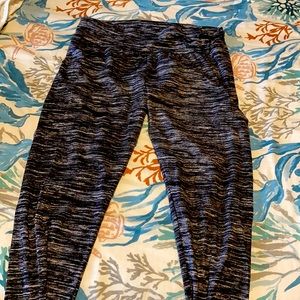 Gray/black leggings